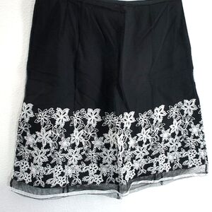 White house black market embroidered netting lined skirt size 6